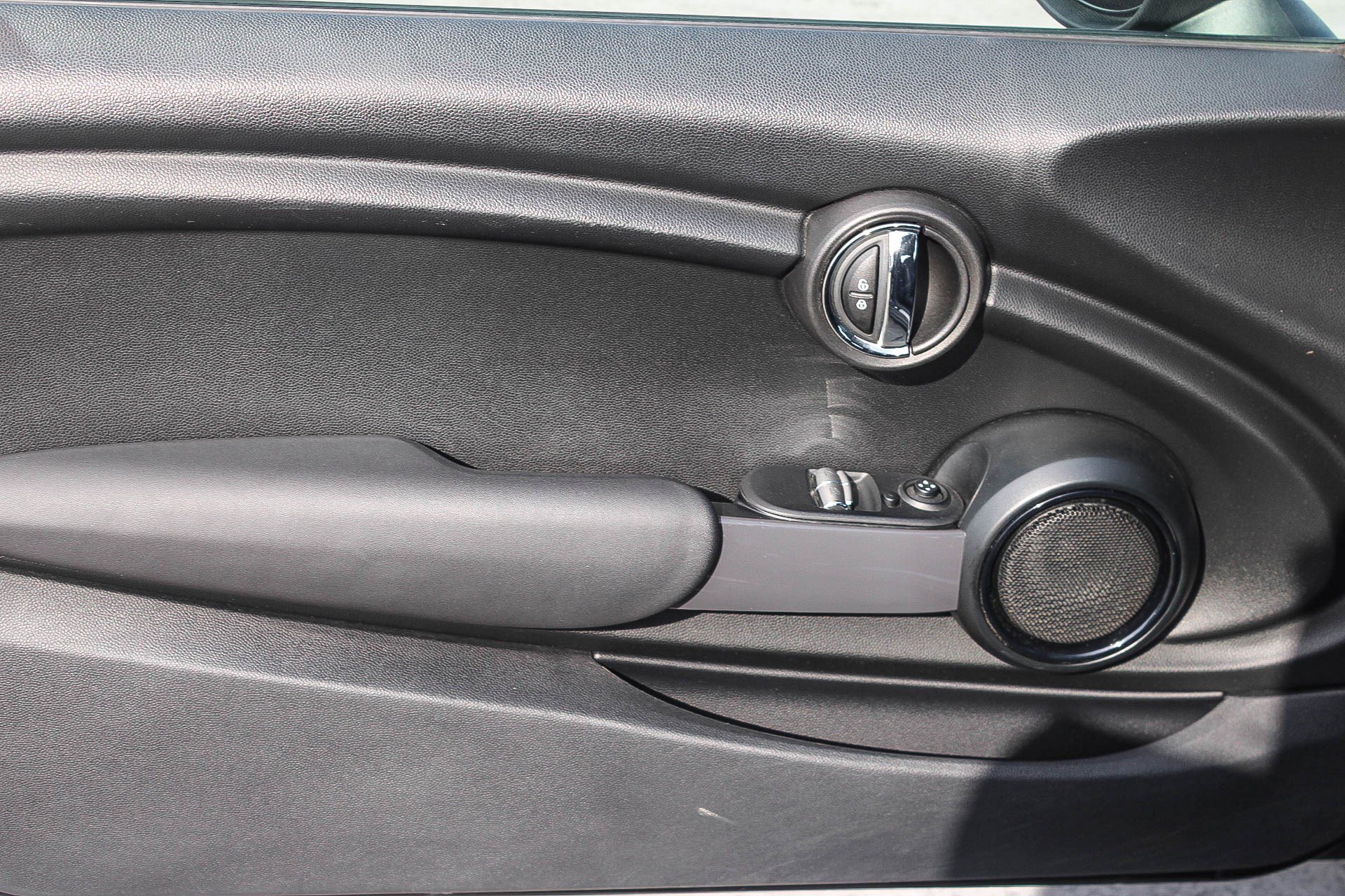 Used 2019 MINI Cooper 2-Door Hardtop image 21