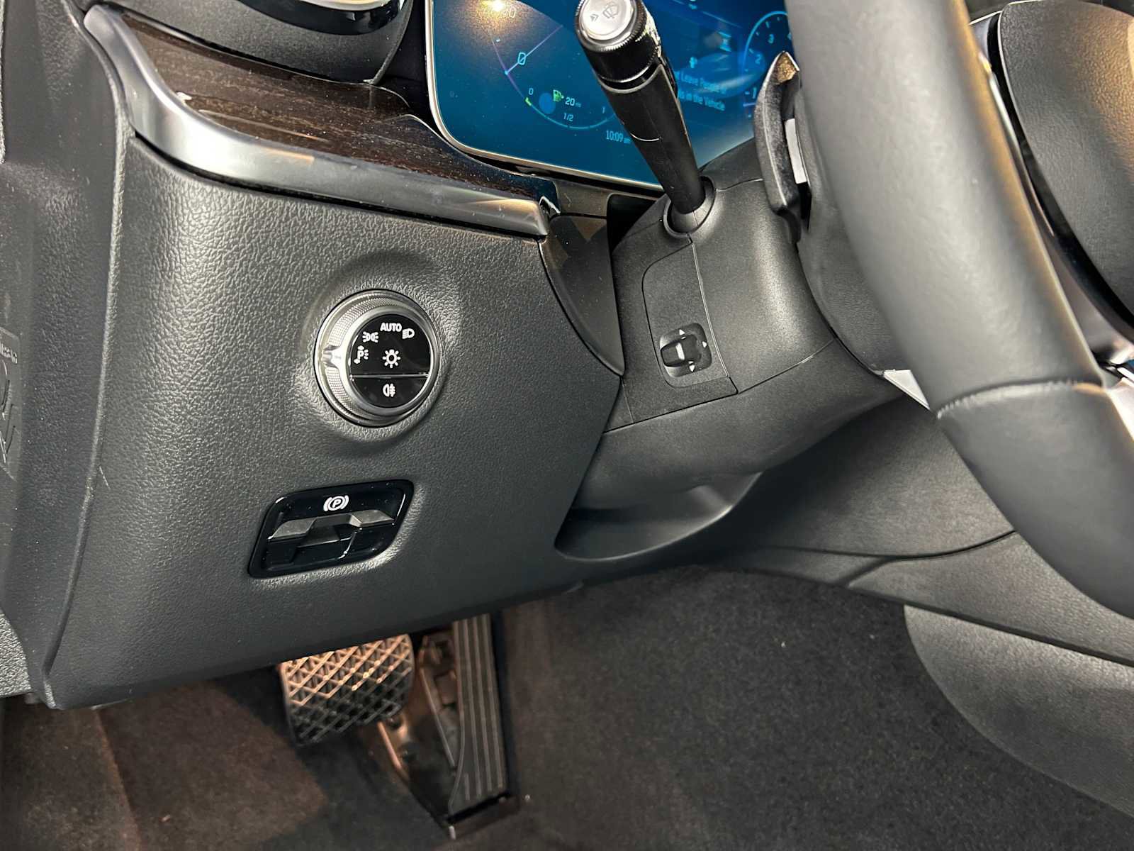 Used 2025 Mercedes-Benz C 300 4MATIC Sedan image 28