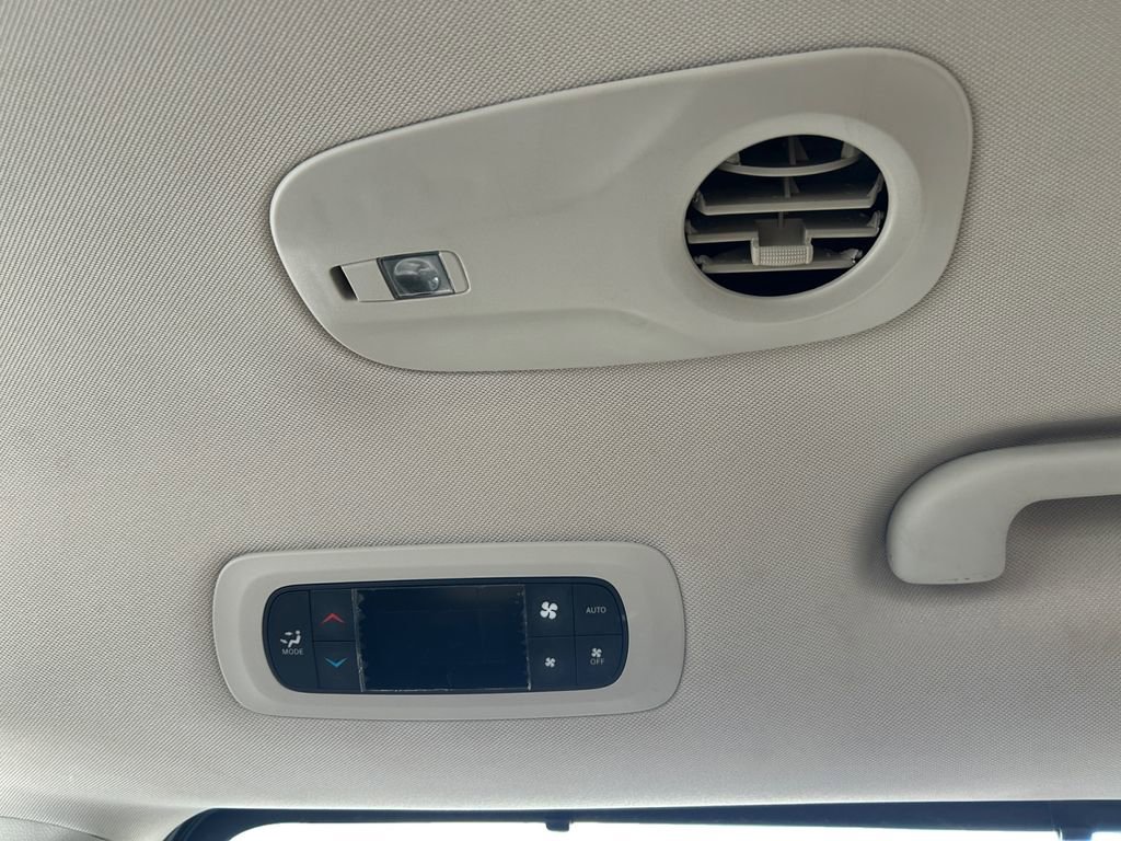 Used 2023 Chrysler Pacifica Touring-L FWD image 25