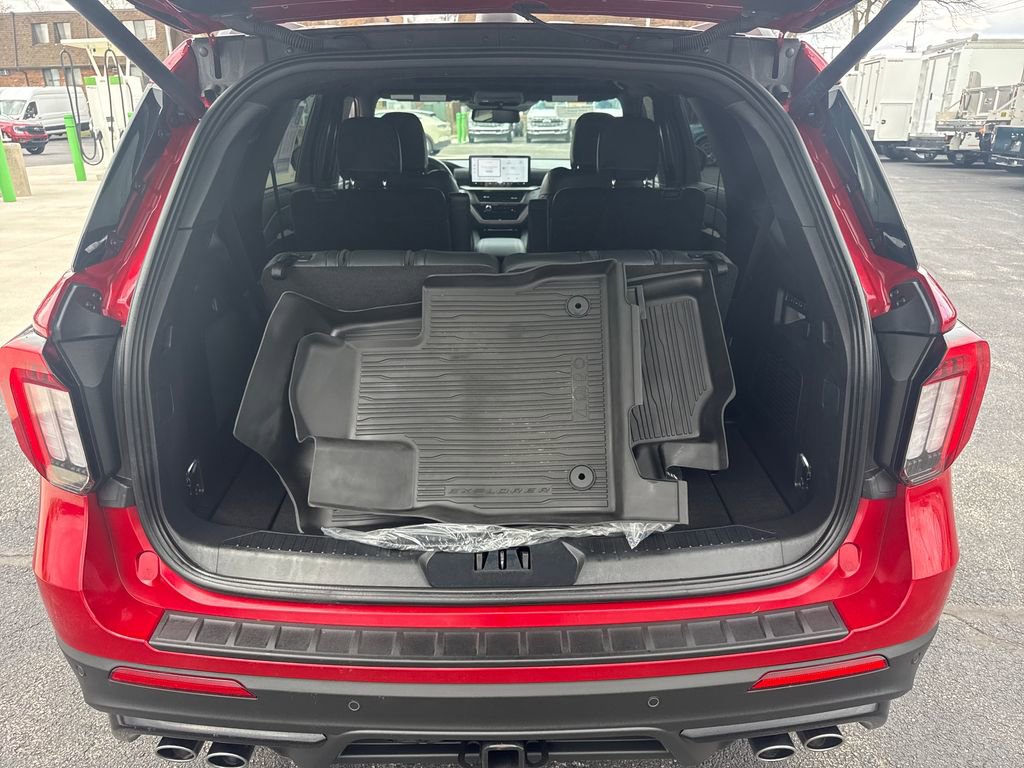 Used 2025 Ford Explorer ST image 13