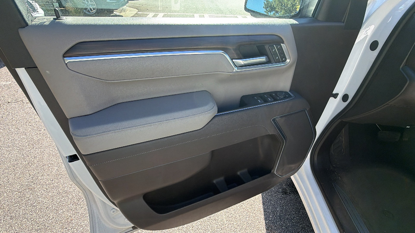 Used 2025 GMC Sierra 1500 SLT AWD/4WD image 14