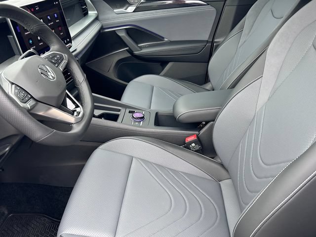 New 2026 Volkswagen Tiguan SE R-Line FWD image 9