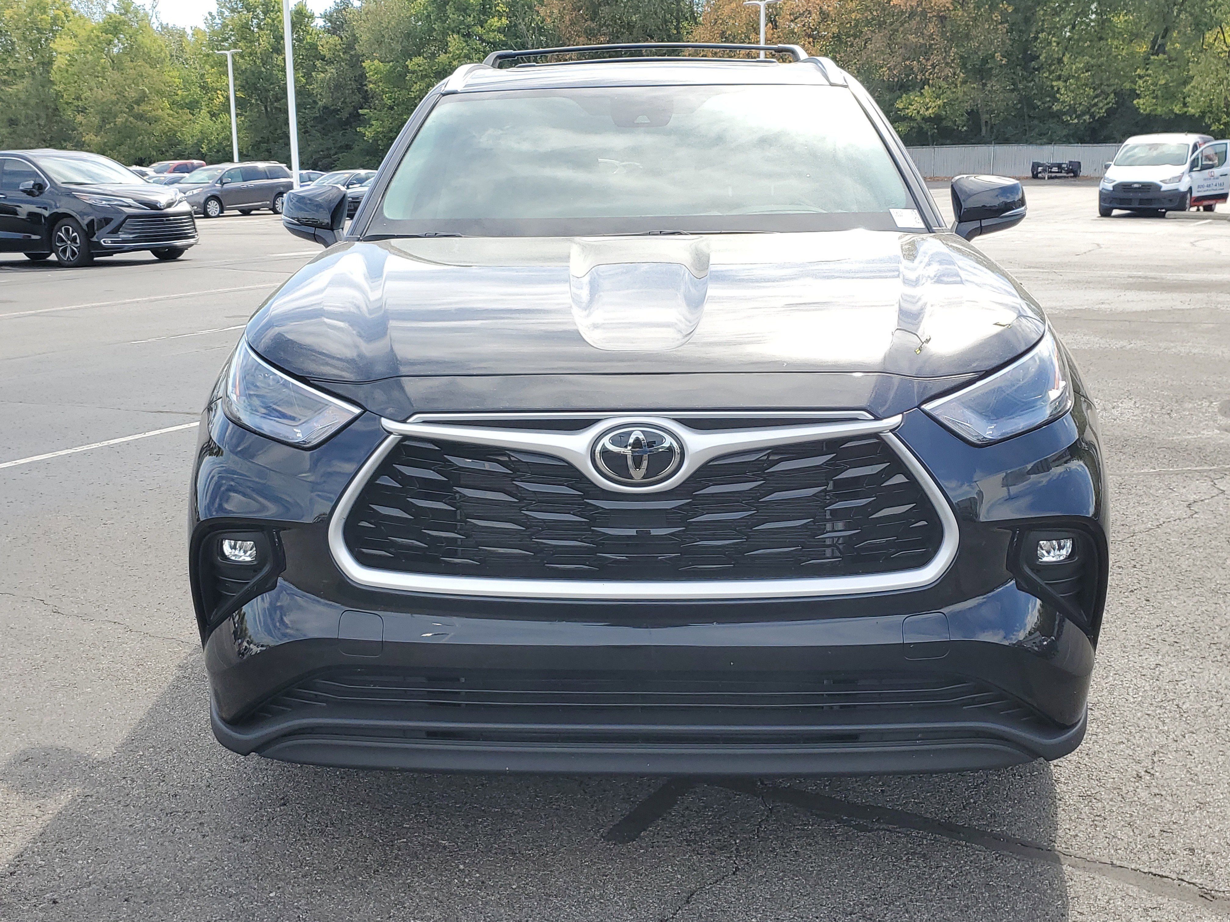 Certified 2024 Toyota Highlander XLE image 2