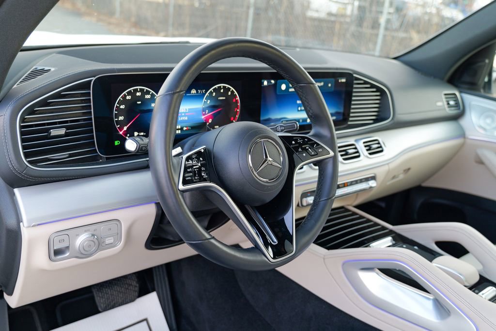 Used 2025 Mercedes-Benz GLS 450 4MATIC image 21