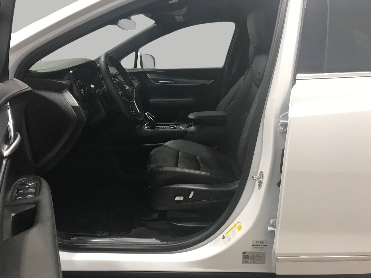 Certified 2025 Cadillac XT5 Luxury w/ LPO, Floor Liner Package image 18