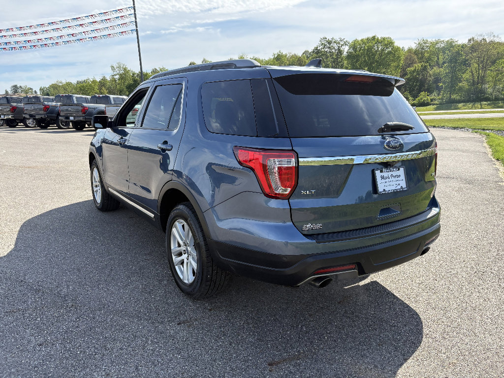 Used 2018 Ford Explorer XLT AWD/4WD image 3