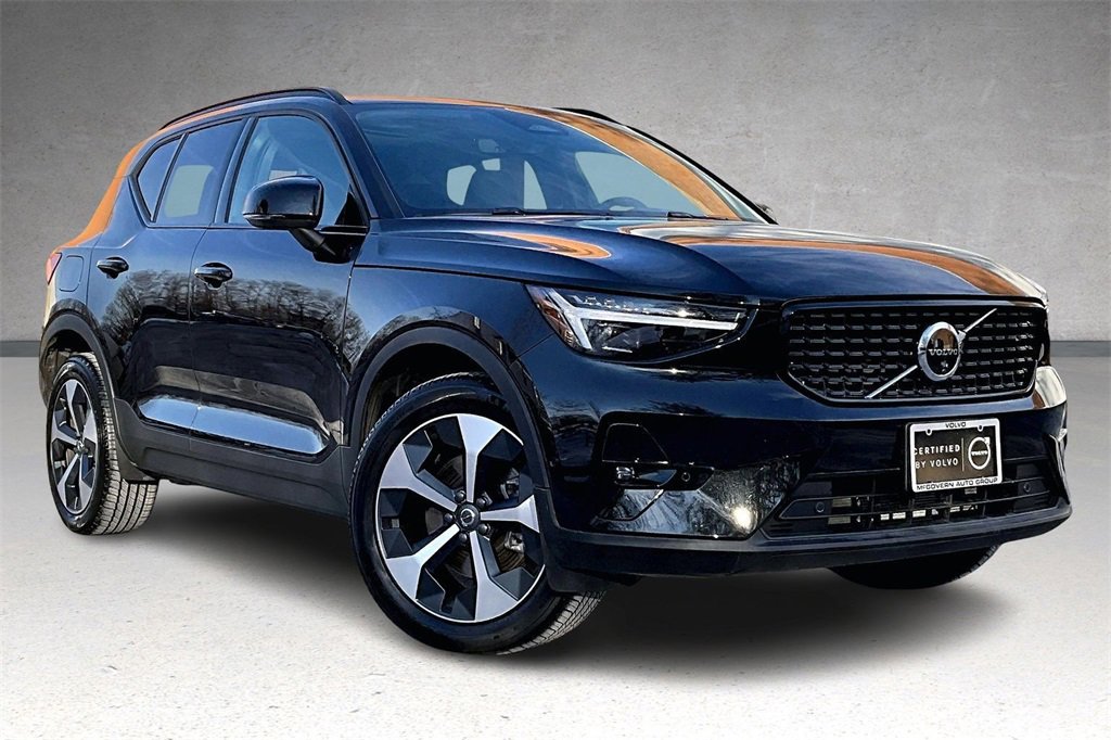 Used 2026 Volvo XC40 B5 Plus w/ Protection Package Premier image 3