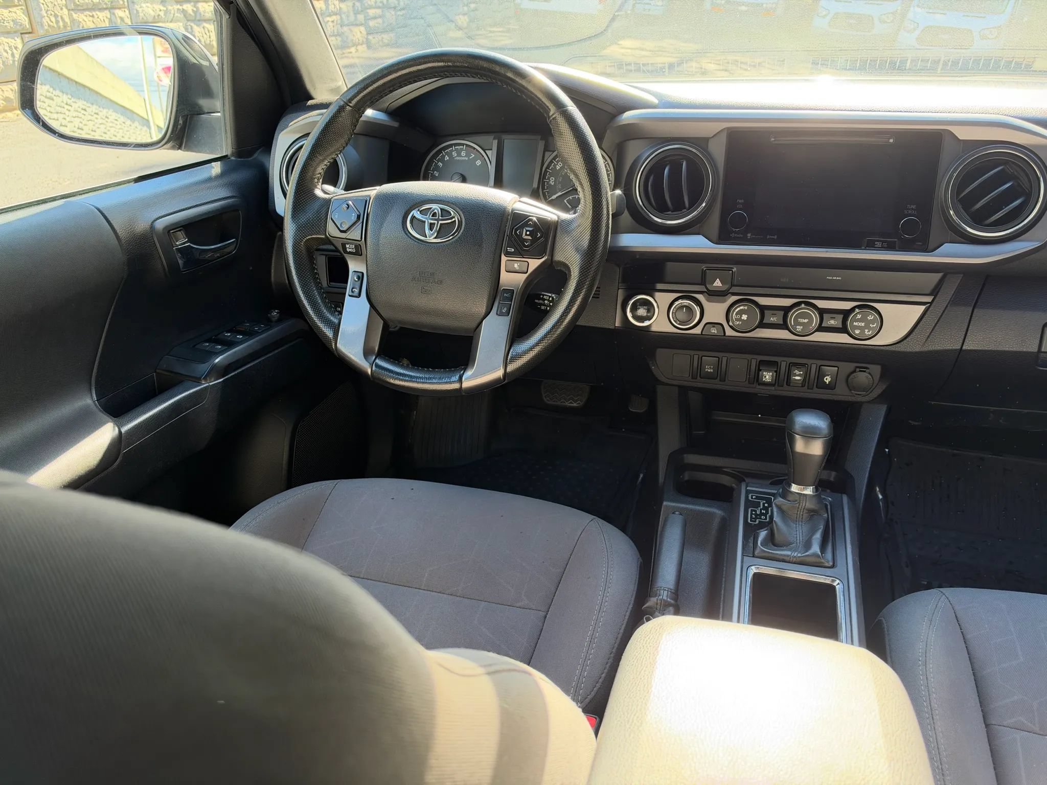 Used 2019 Toyota Tacoma TRD Off-Road AWD/4WD image 13