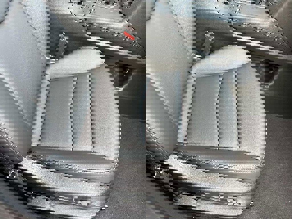 New 2025 Cadillac XT5 Luxury image 10