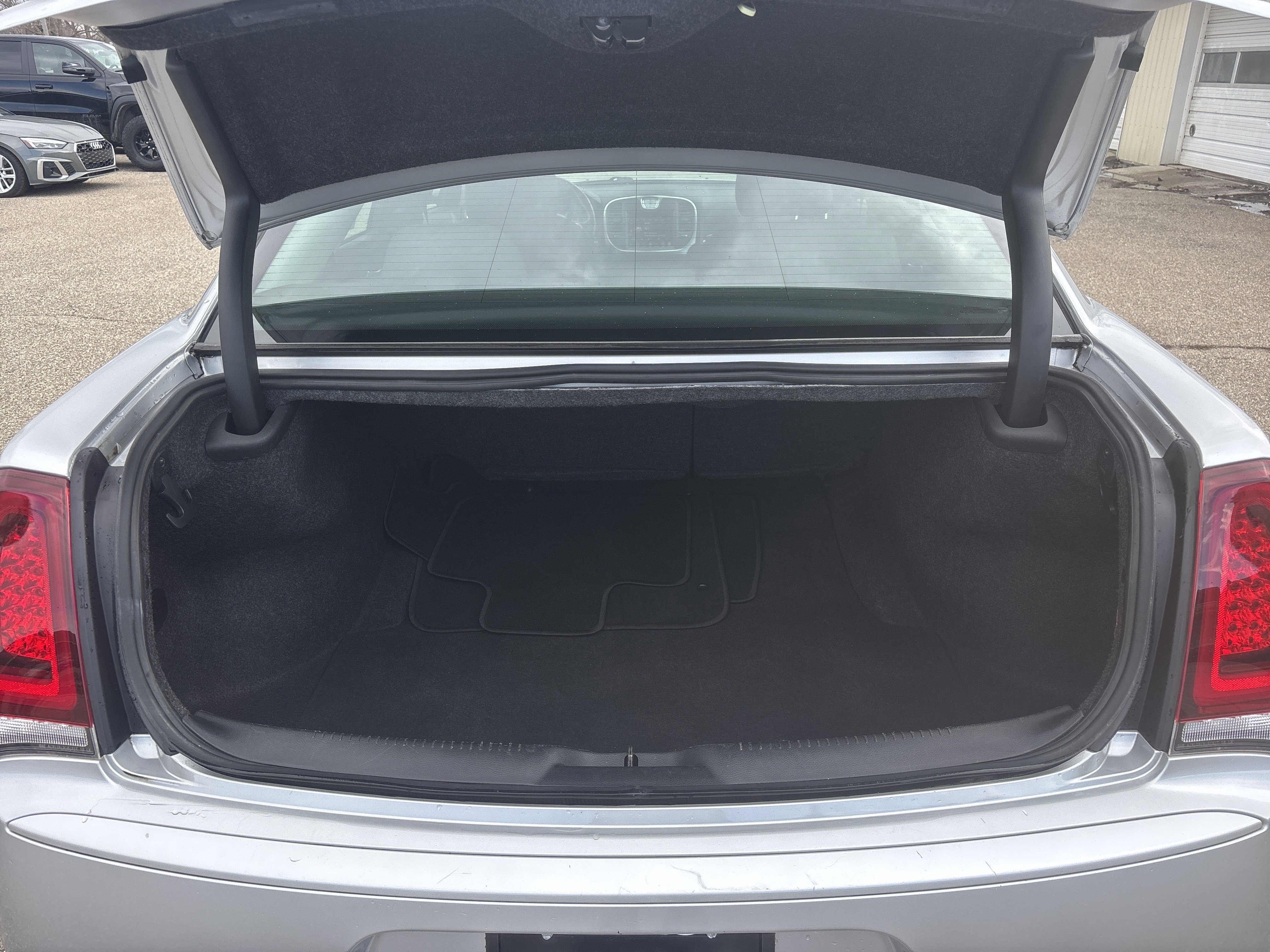 Used 2021 Chrysler 300 Touring w/ Sport Appearance Package image 5