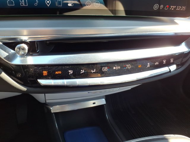 Used 2024 Cadillac Lyriq Luxury AWD/4WD image 31