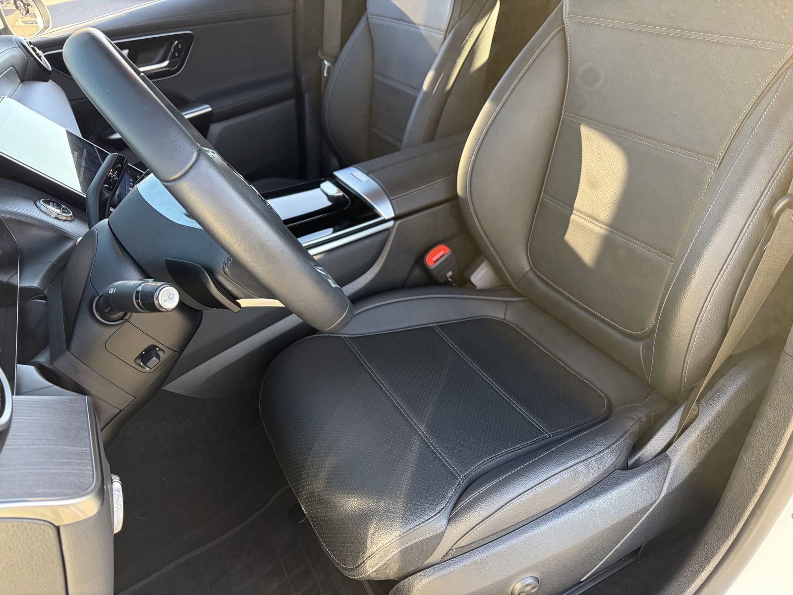 Used 2025 Mercedes-Benz GLC 300 image 21