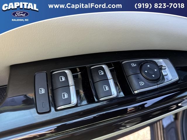 Used 2024 Kia Carnival EX FWD image 21