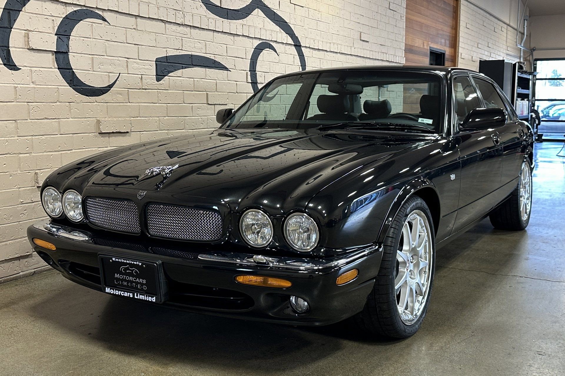 Used 2002 Jaguar XJ8 image 12