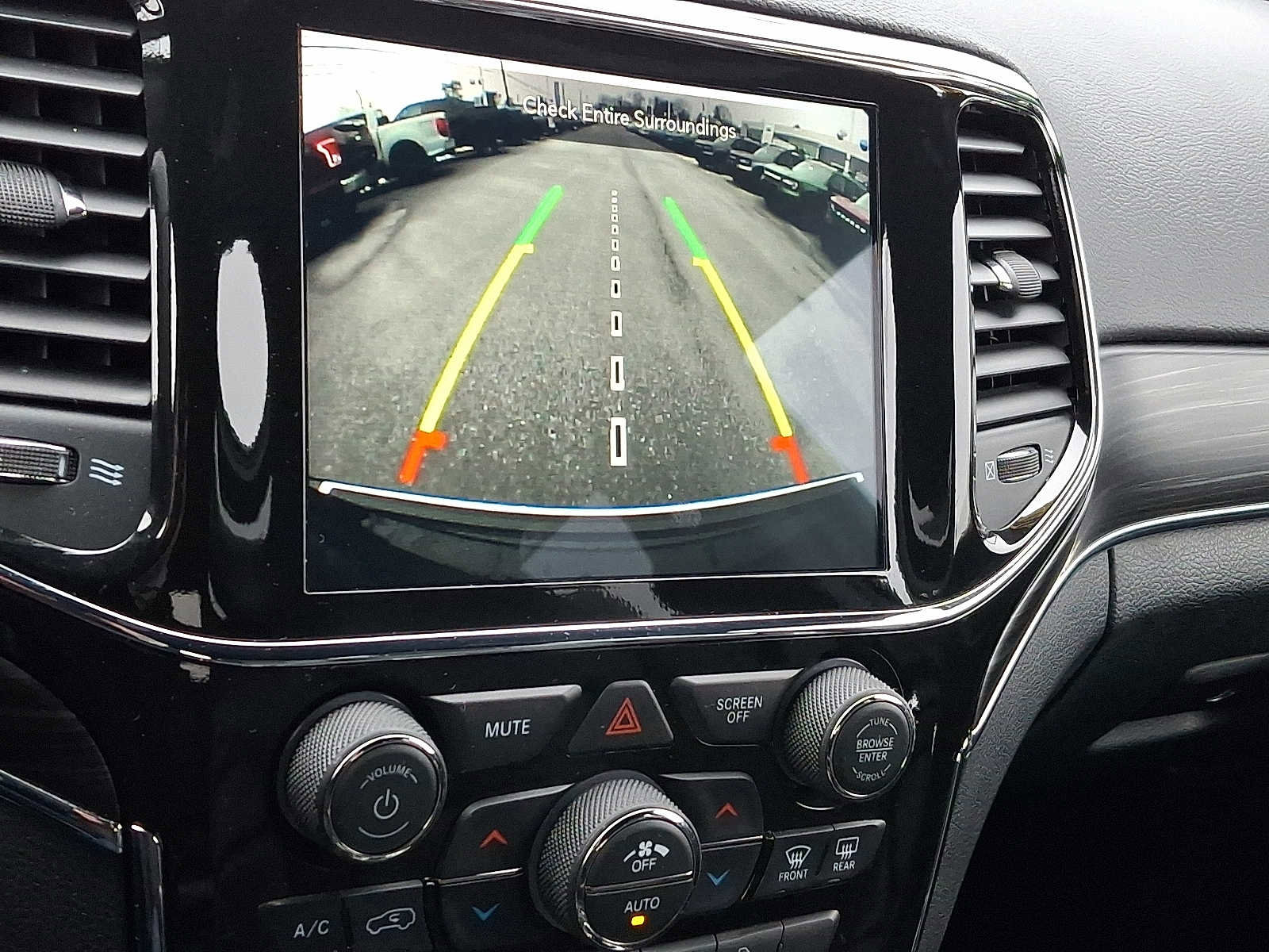 Used 2022 Jeep Grand Cherokee Limited image 19