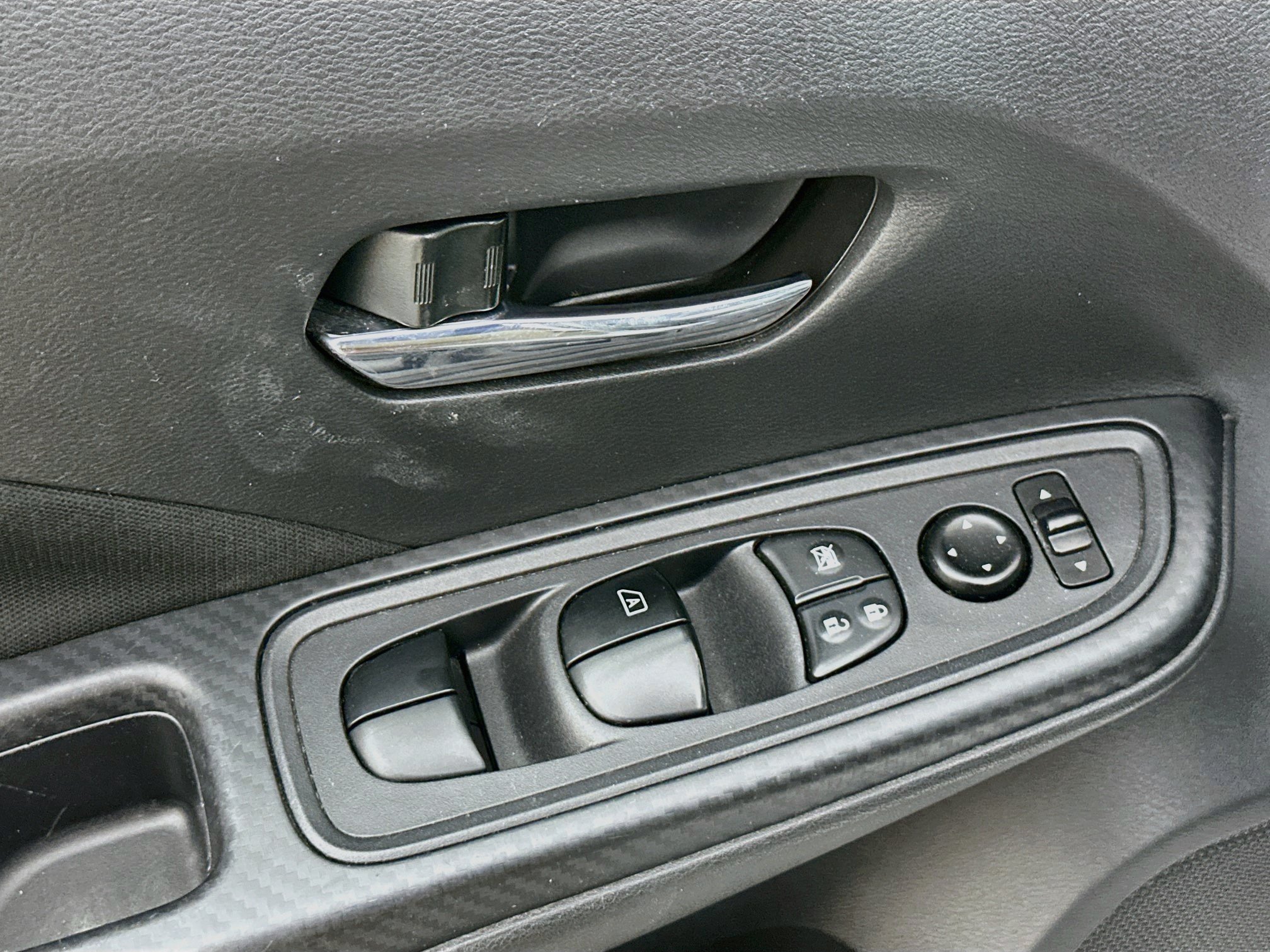 Used 2021 Nissan Versa SV FWD image 15