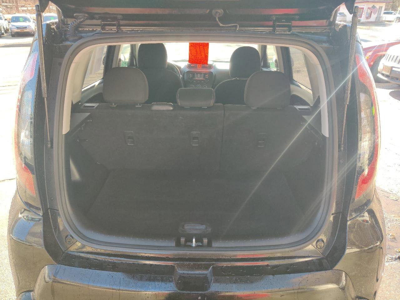 Used 2016 Kia Soul + image 13