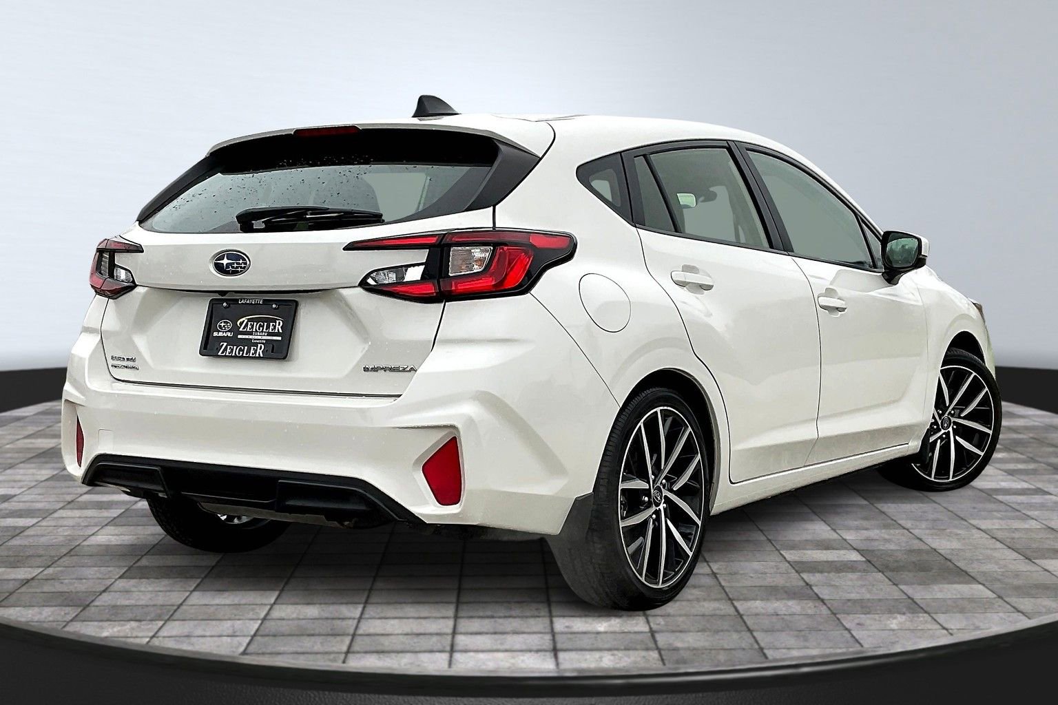 Used 2024 Subaru Impreza 2.0i Sport image 2