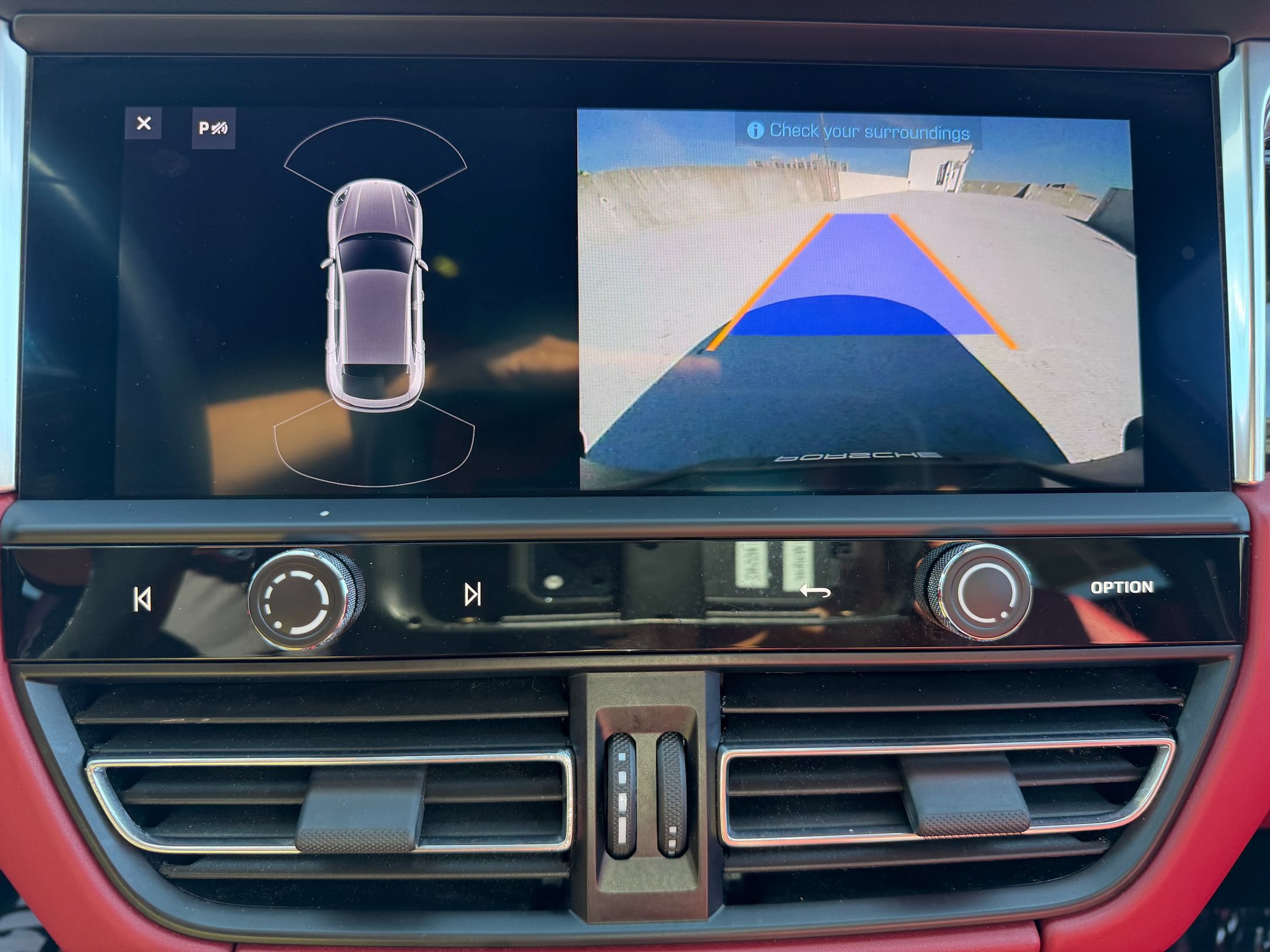 Certified 2023 Porsche Macan AWD/4WD image 17