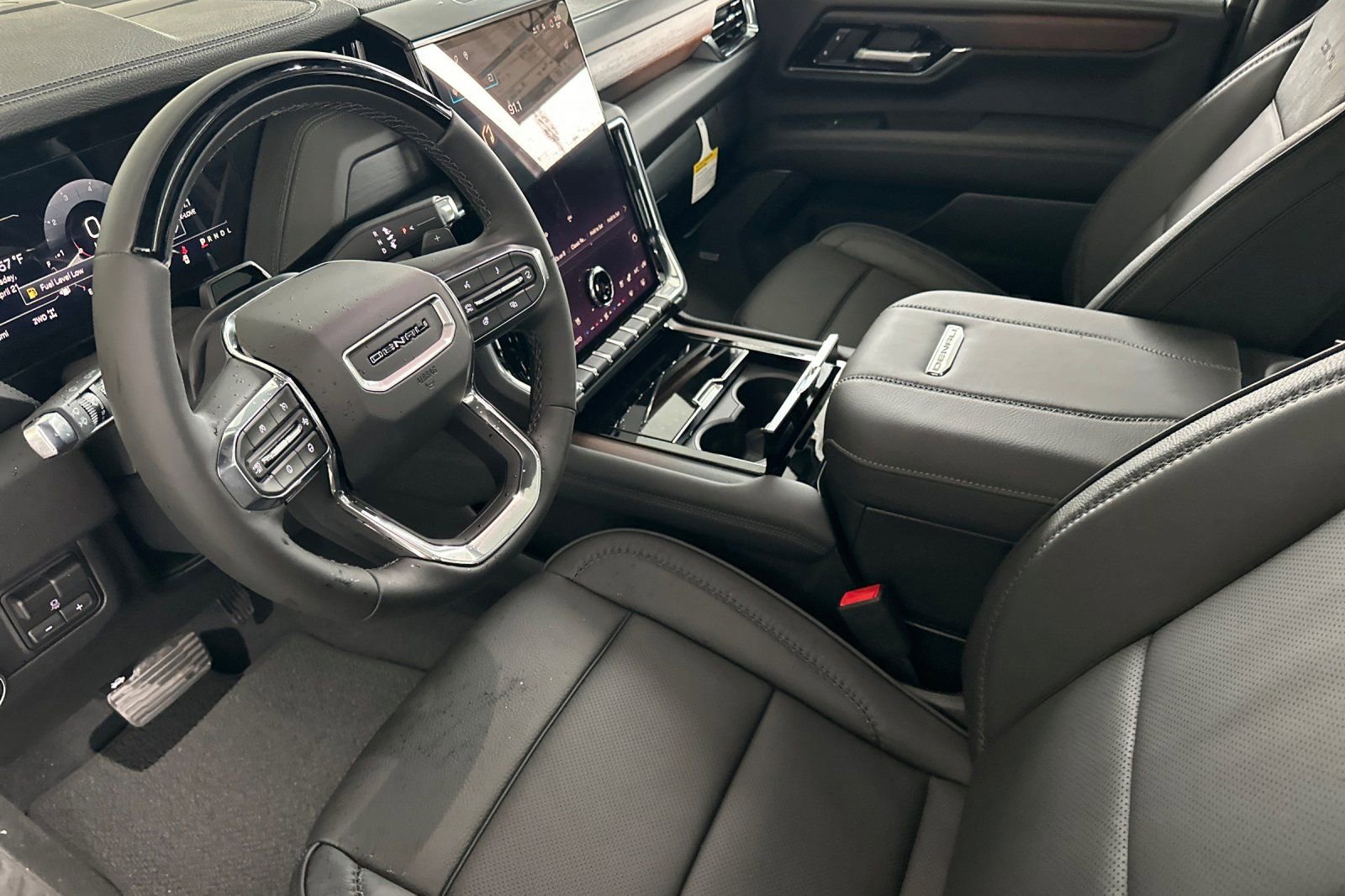 New 2026 GMC Yukon Denali w/ Denali Reserve Package AWD/4WD image 11