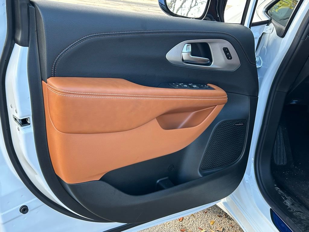 New 2026 Chrysler Pacifica Pinnacle image 26