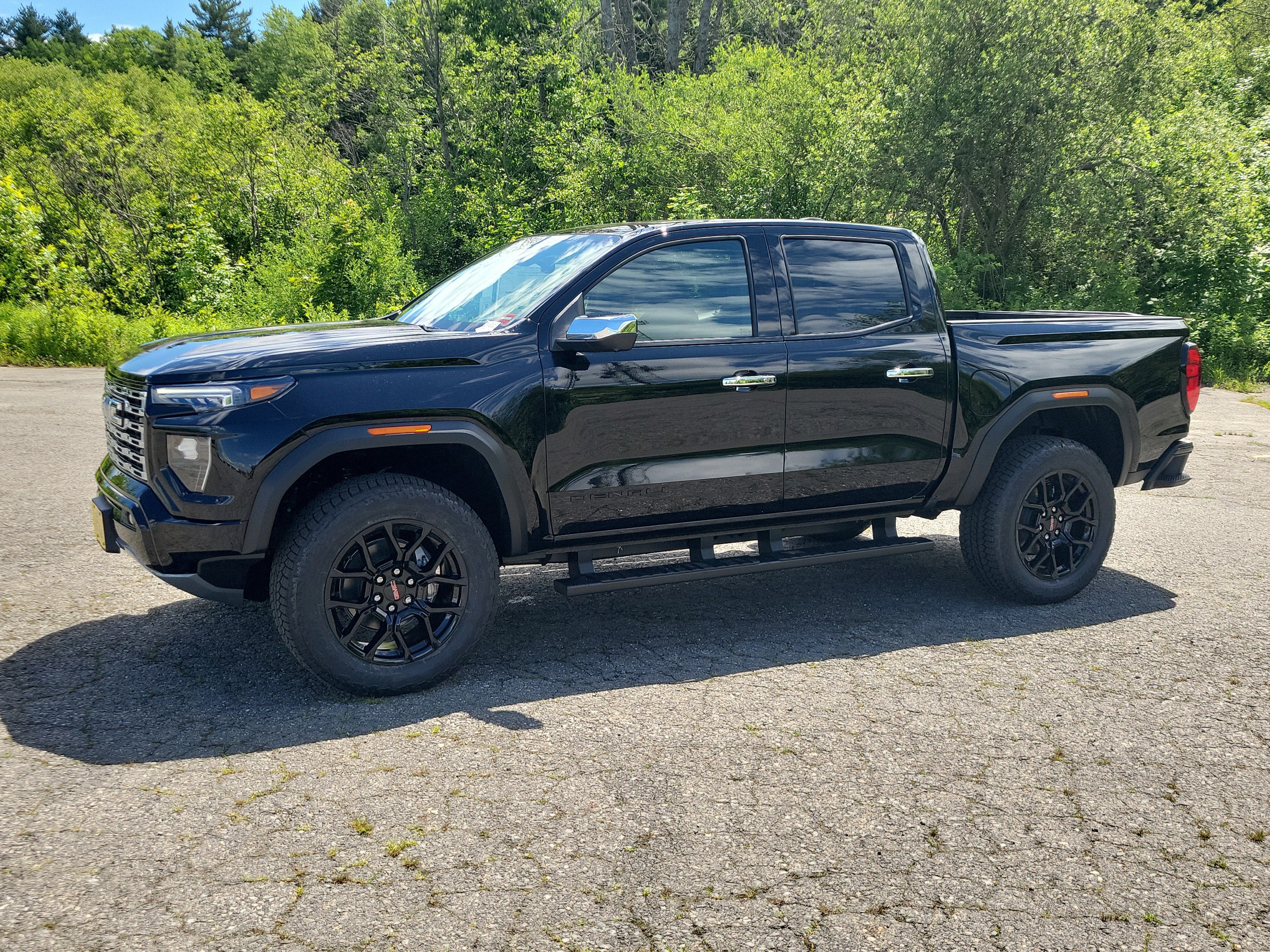 New 2026 GMC Canyon Denali w/ LPO, Denali Black Edition AWD/4WD image 1
