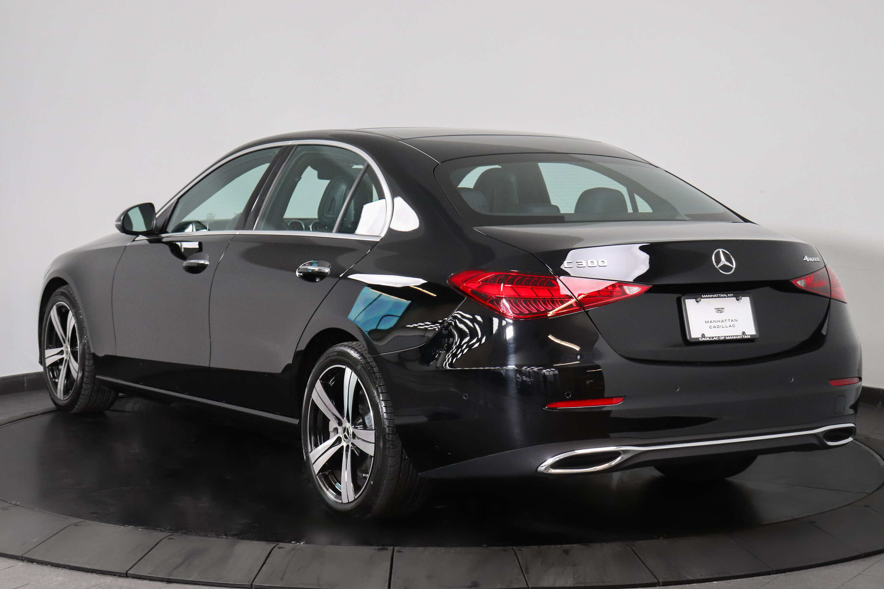 Used 2025 Mercedes-Benz C 300 4MATIC Sedan image 3