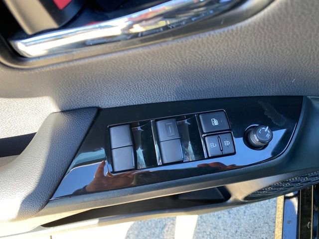 Used 2022 Toyota Prius XLE image 17