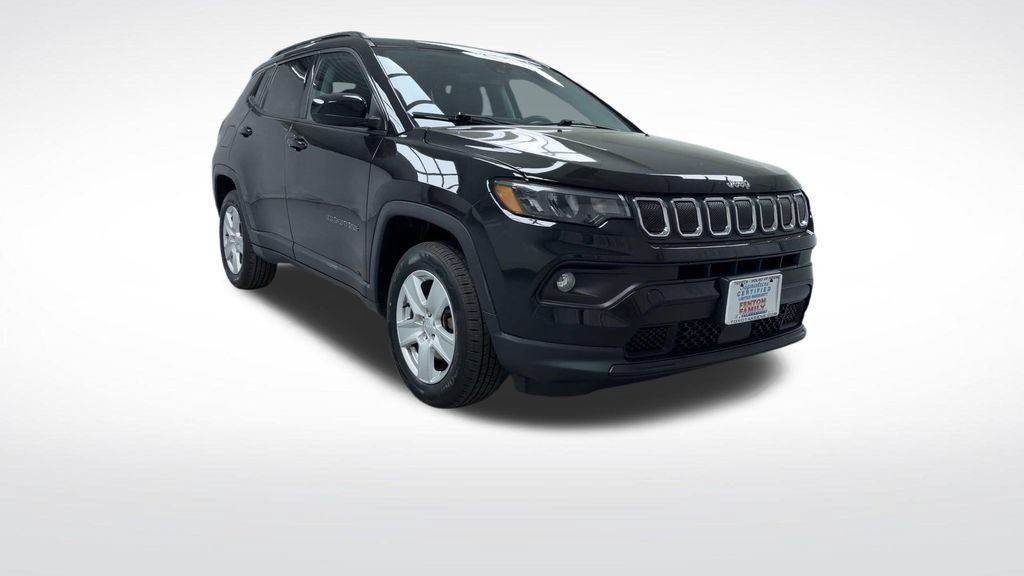 Used 2022 Jeep Compass Latitude w/ Sun and Sound Group AWD/4WD image 2