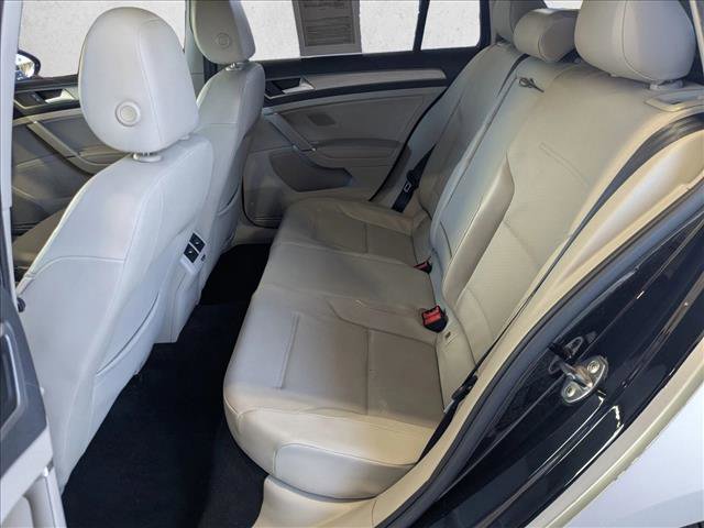 Used 2015 Volkswagen Golf TDI SE image 16