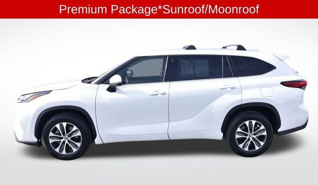 Used 2022 Toyota Highlander XLE image 2