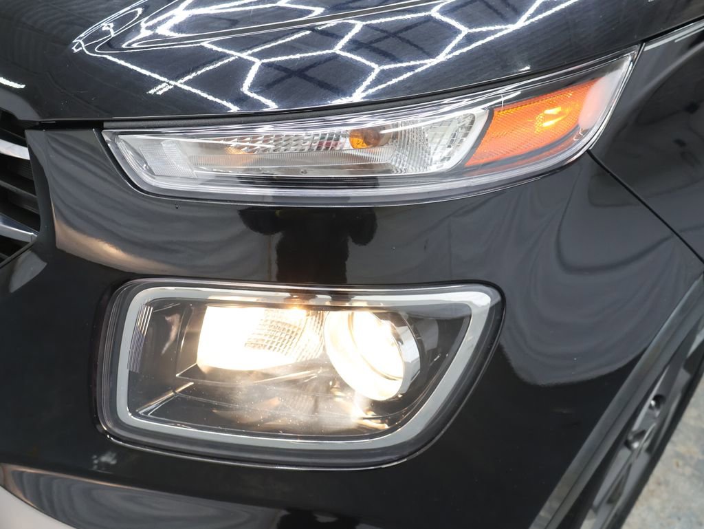 Used 2023 Hyundai Venue SEL image 26