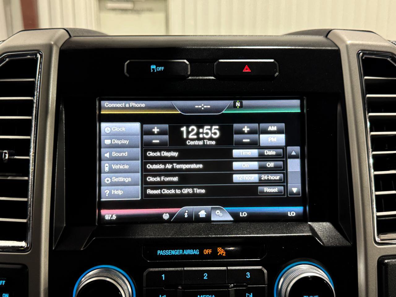 Used 2015 Ford F150 Lariat w/ Equipment Group 502A Luxury RWD image 40