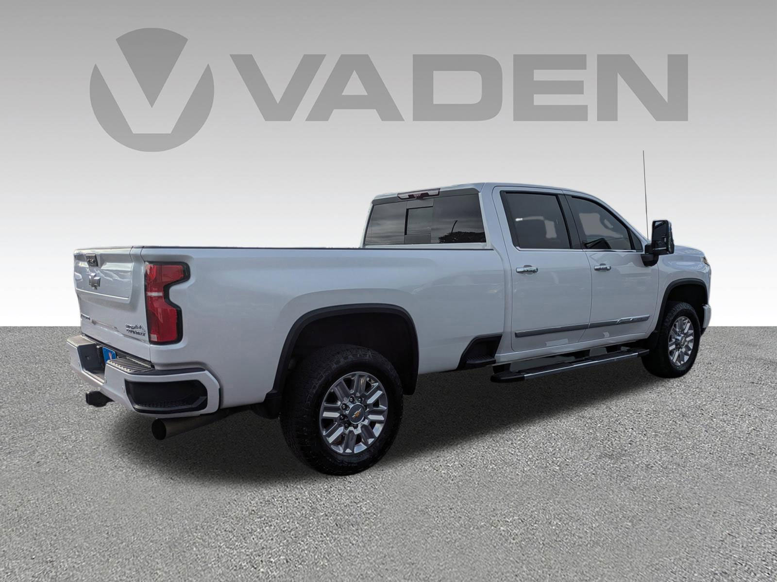 Used 2025 Chevrolet Silverado 3500 High Country w/ Technology Package image 24