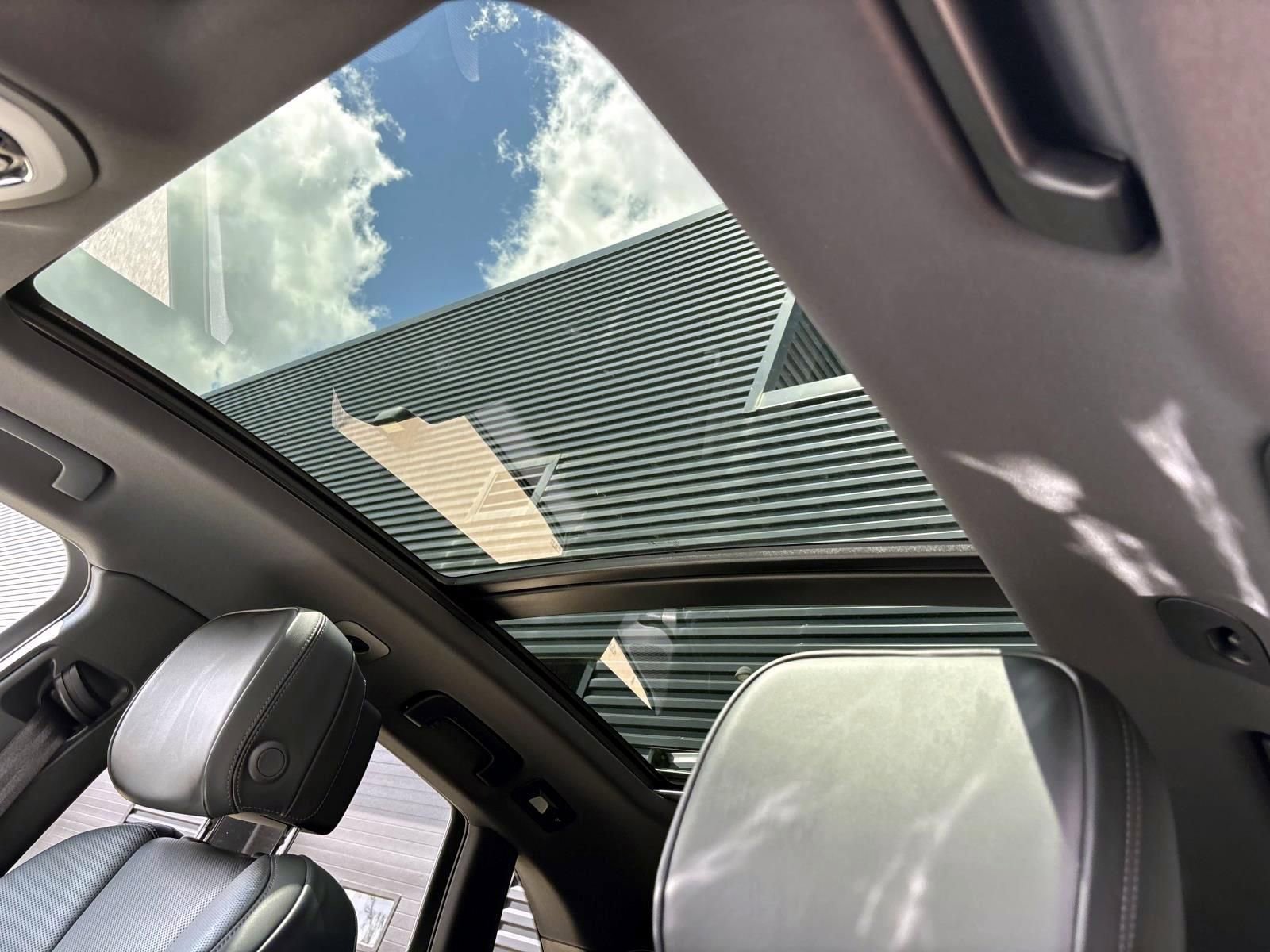 Used 2025 Porsche Macan image 39