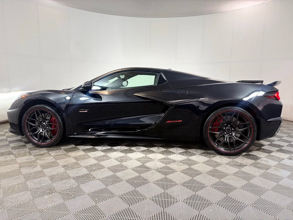 Used 2023 Chevrolet Corvette Z06 image 3