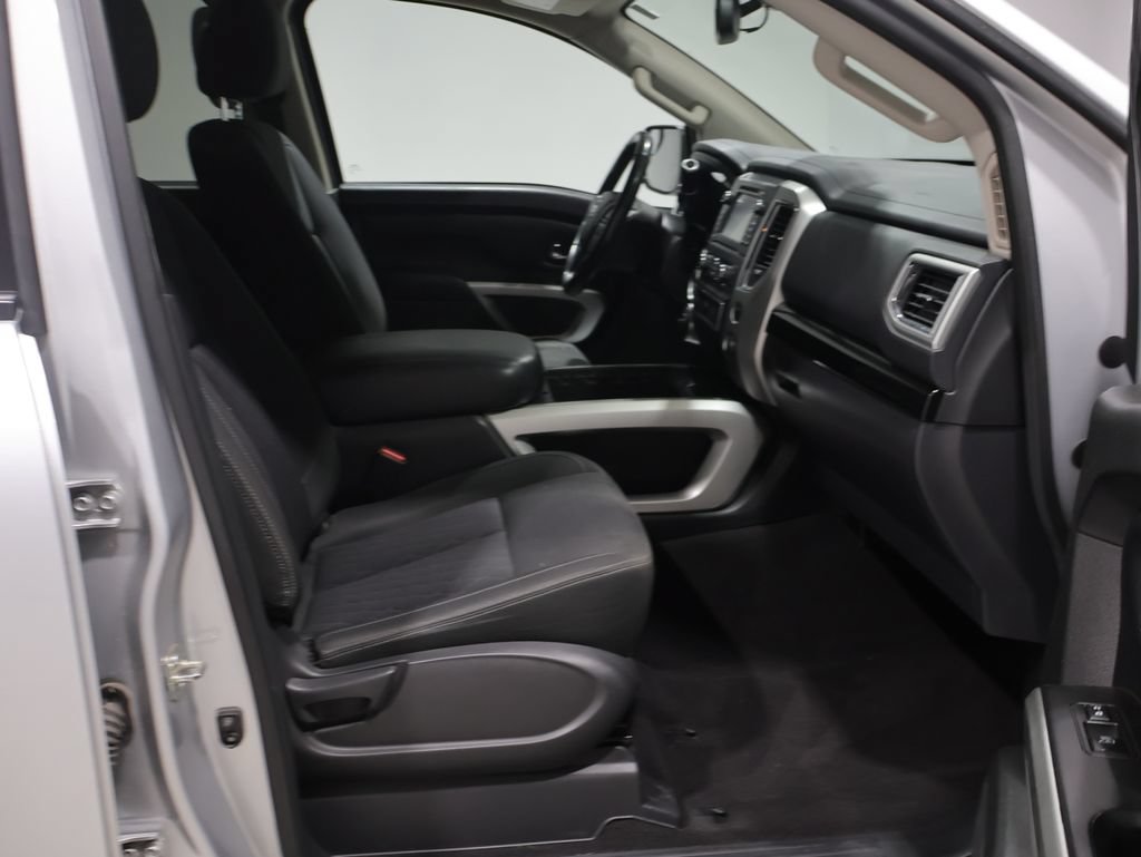 Used 2017 Nissan Titan SV AWD/4WD image 23