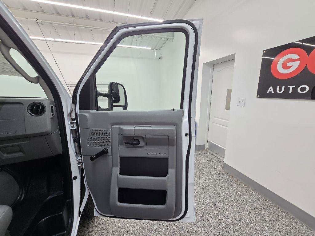 Used 2013 Ford E-150 and Econoline 150 RWD image 25
