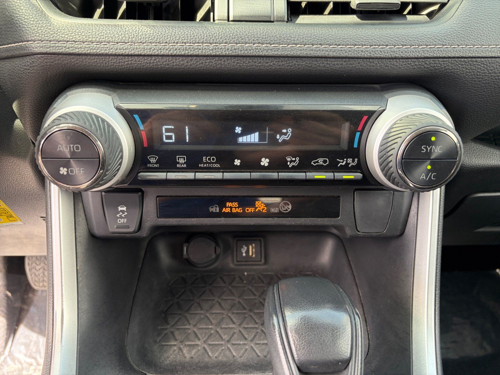 Used 2023 Toyota RAV4 LE AWD/4WD image 22