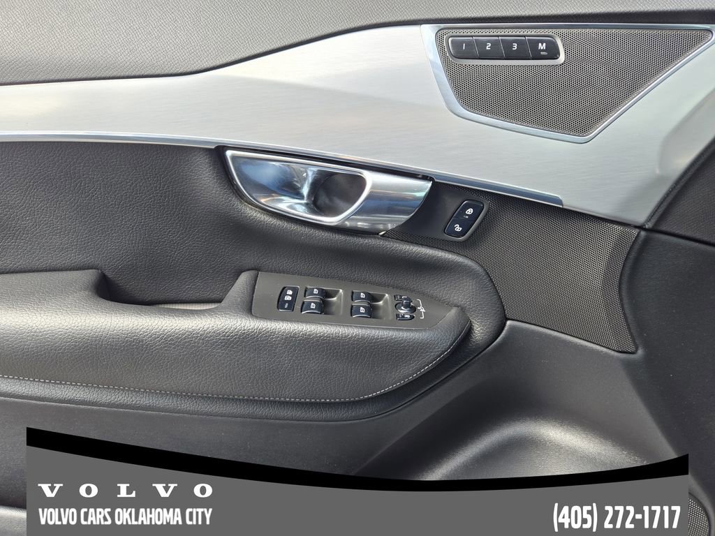 Used 2017 Volvo XC90 T6 Momentum w/ Vision Package image 22