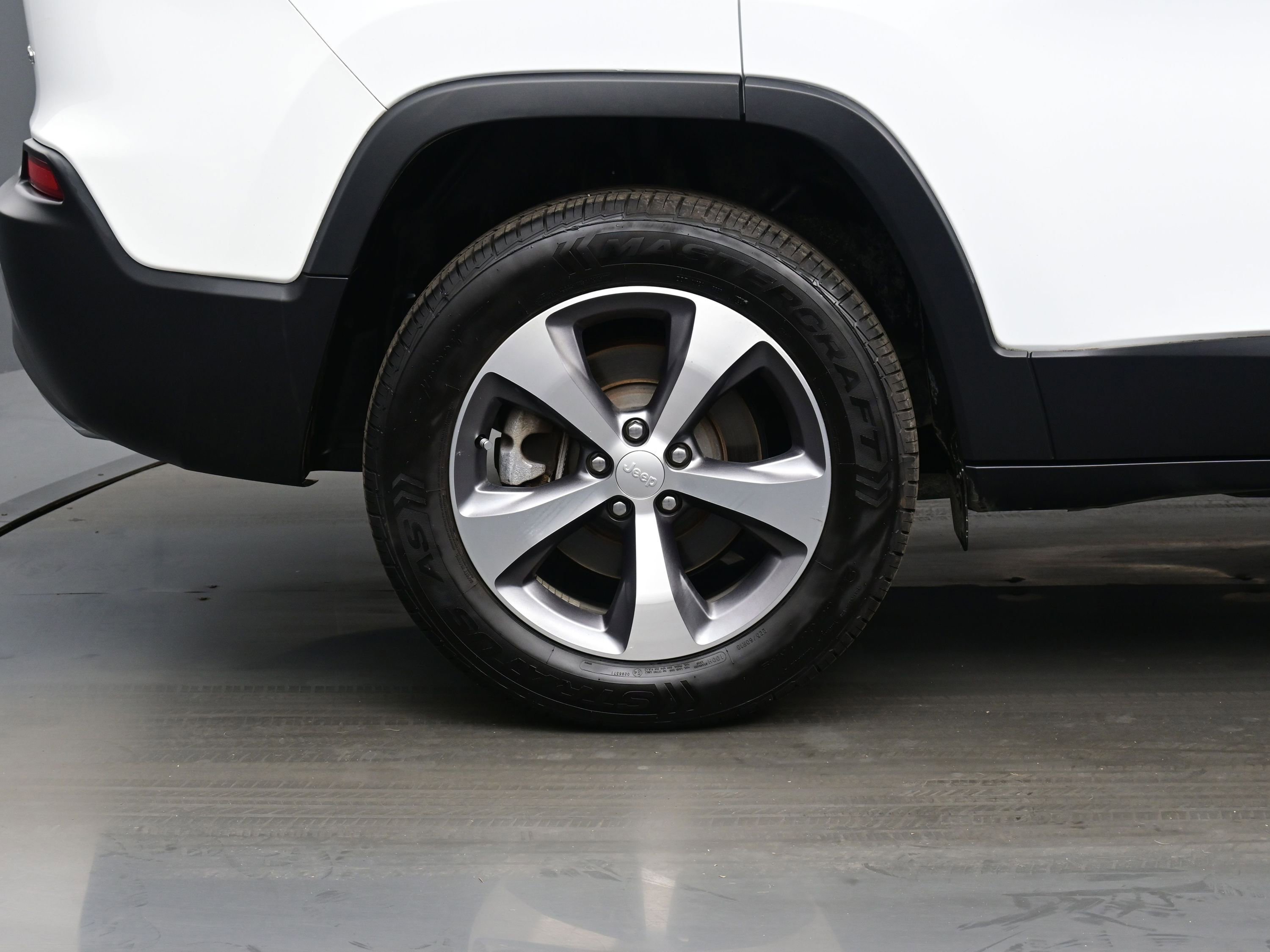 Used 2022 Jeep Cherokee Limited image 9