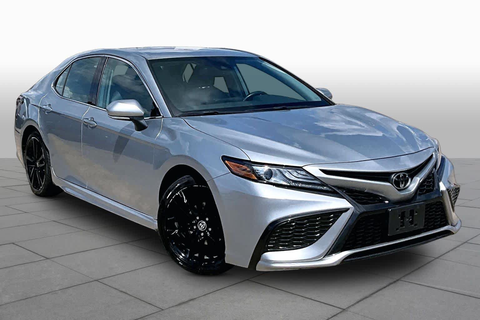 Used 2023 Toyota Camry XSE FWD image 3