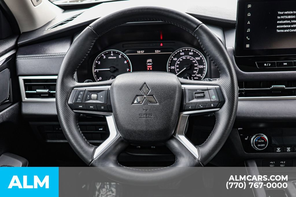 Used 2025 Mitsubishi Outlander SE image 34