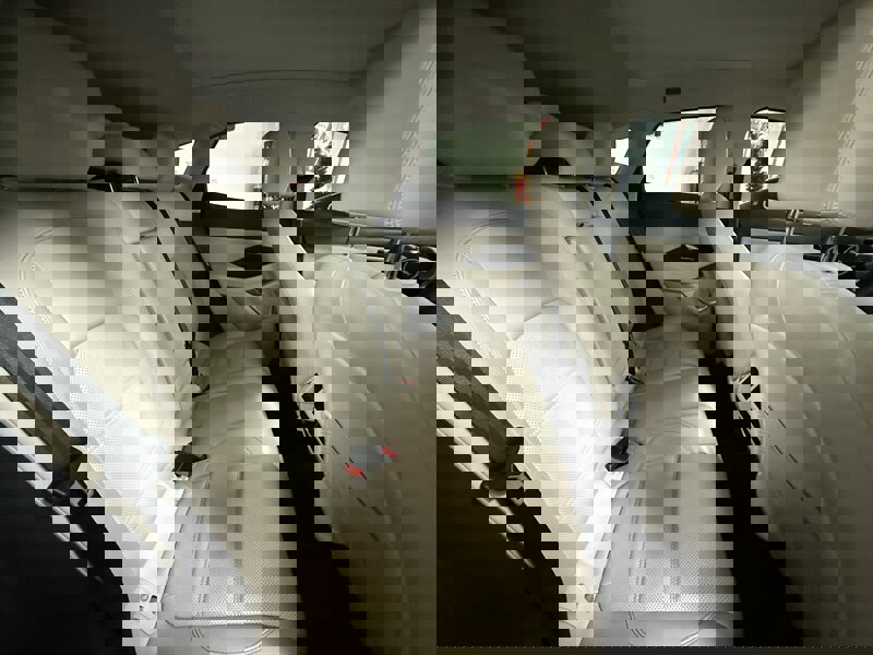 Used 2022 Jaguar E-PACE SE image 13