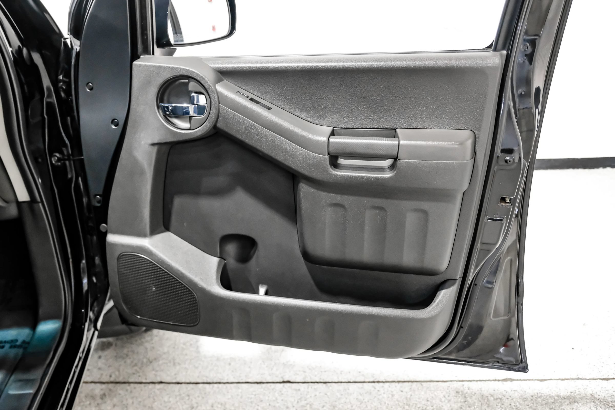 Used 2015 Nissan Xterra PRO-4X AWD/4WD image 39