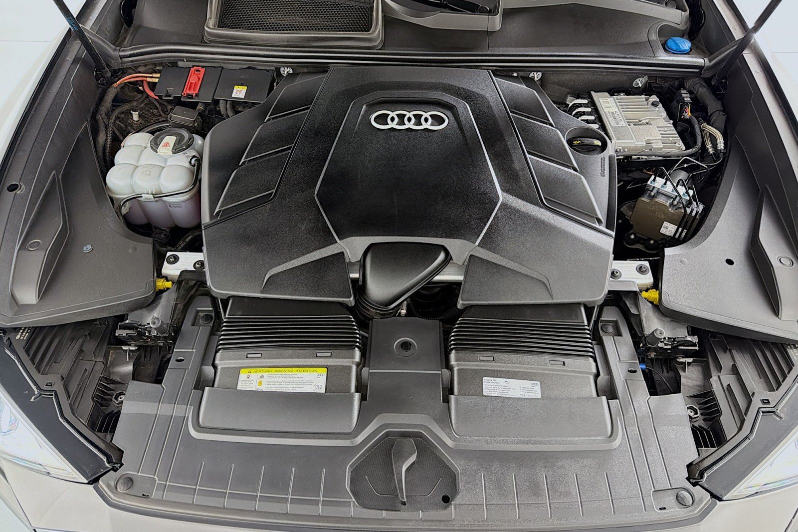 Used 2019 Audi Q8 Prestige w/ Towing Package AWD/4WD image 11