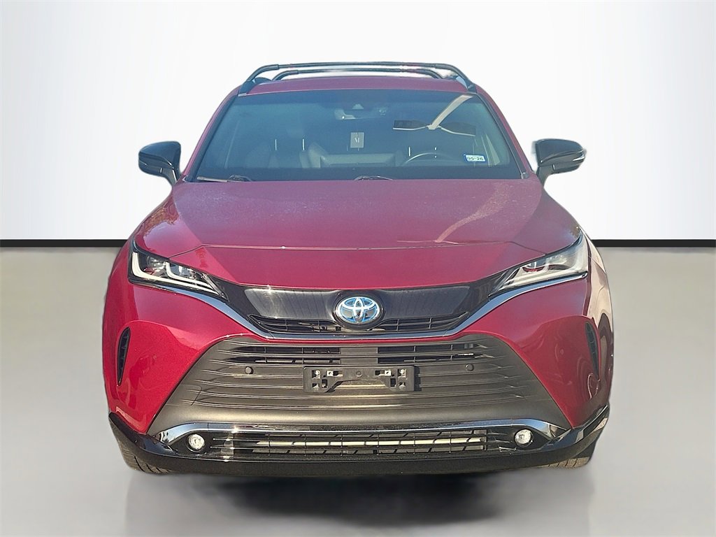 Used 2023 Toyota Venza LE image 2