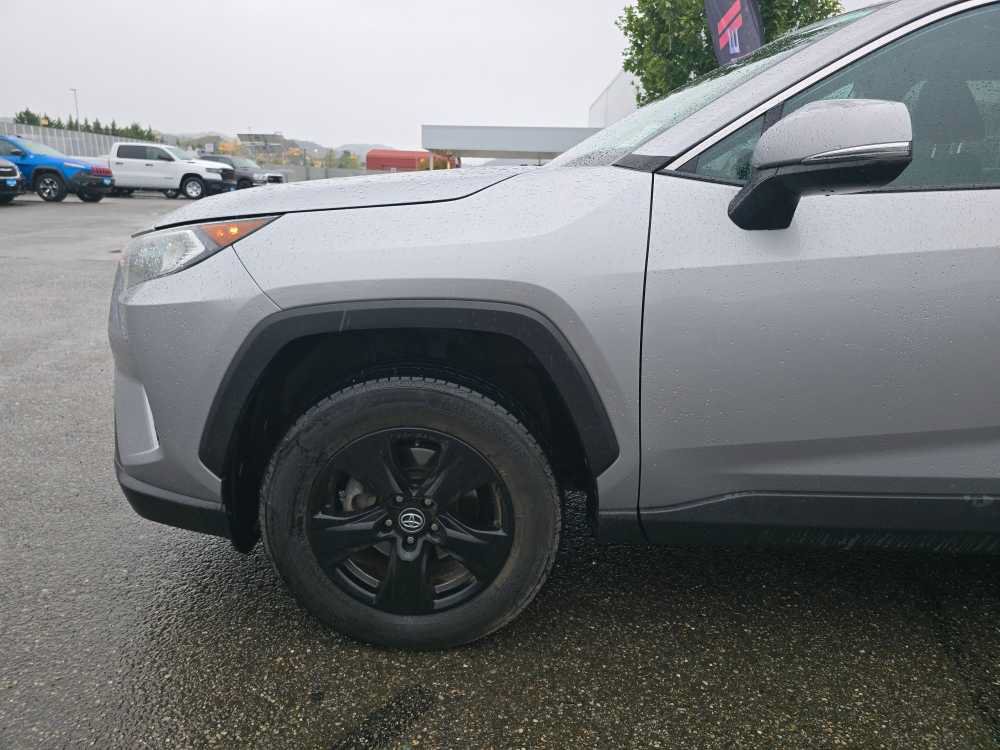 Used 2020 Toyota RAV4 XLE AWD/4WD image 6