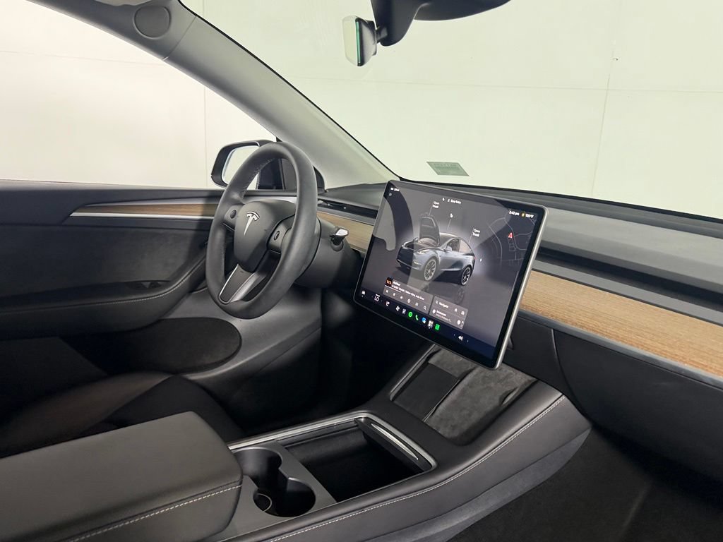 Used 2025 Tesla Model Y Long Range RWD image 29