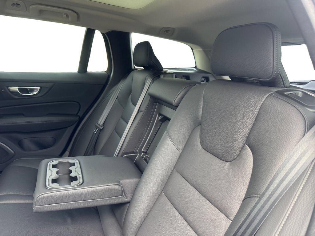 Certified 2025 Volvo V60 B5 Cross Country Plus AWD/4WD image 26